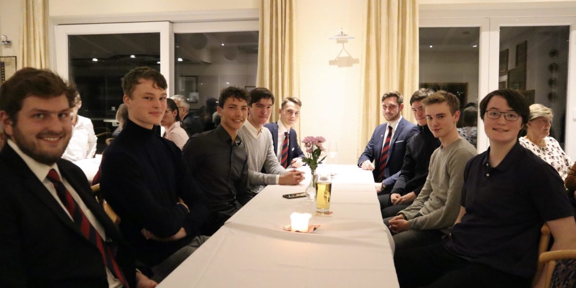 Siegerehrung und Trainingsverpflichtung